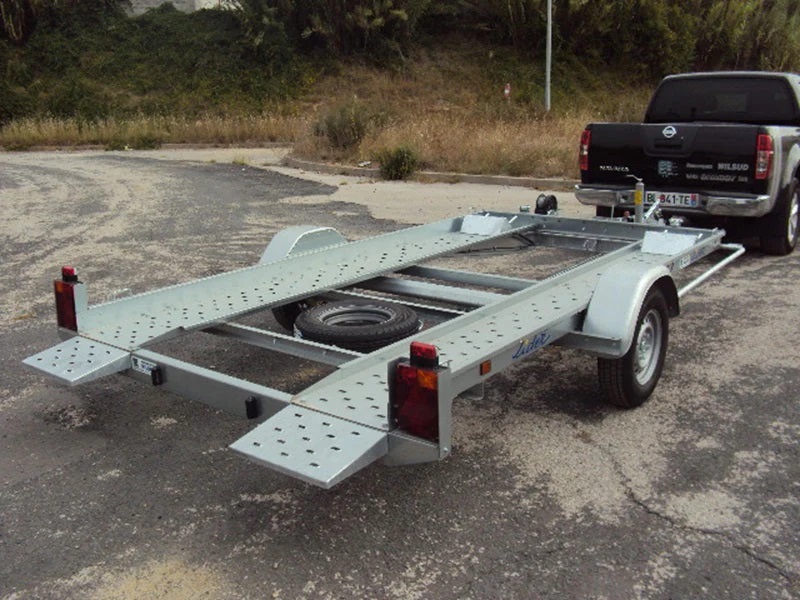 Transportador de automóviles de un solo eje con capacidad de 1300 kg