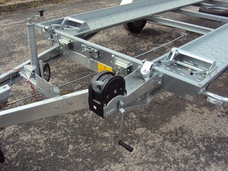 Transportador de automóviles de un solo eje con capacidad de 1300 kg - Imagen 4