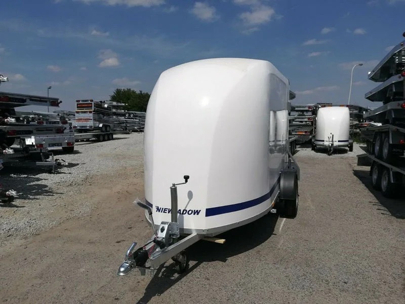 Caja de transporte de poliéster Niewiadów con puerta lateral y rampa de carga. - Imagen 3