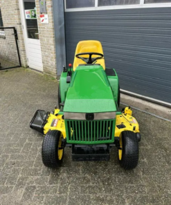 Alternative view of Cortadora de césped con asiento JOHN DEERE 320 (máquina usada)
