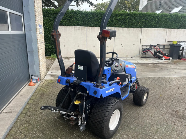 ISEKI TXG 237 con corredera frontal - Imagen 8