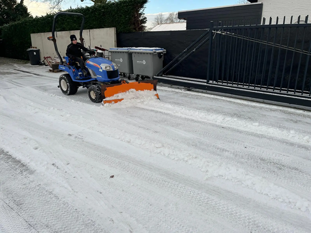 ISEKI TXG 237 con corredera frontal - Imagen 5