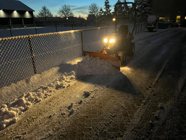 ISEKI TXG 237 con corredera frontal - Imagen 3