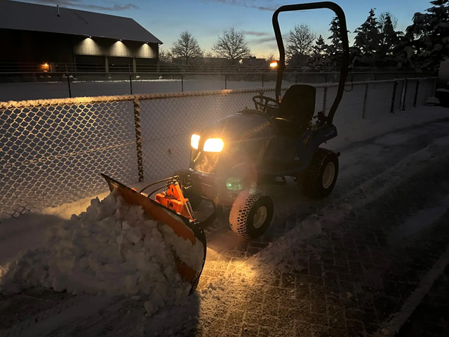 ISEKI TXG 237 con corredera frontal - Imagen 2