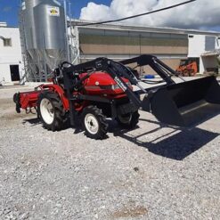 Alternative view of Minitractor Mitsubishi MT 155 con cargador frontal